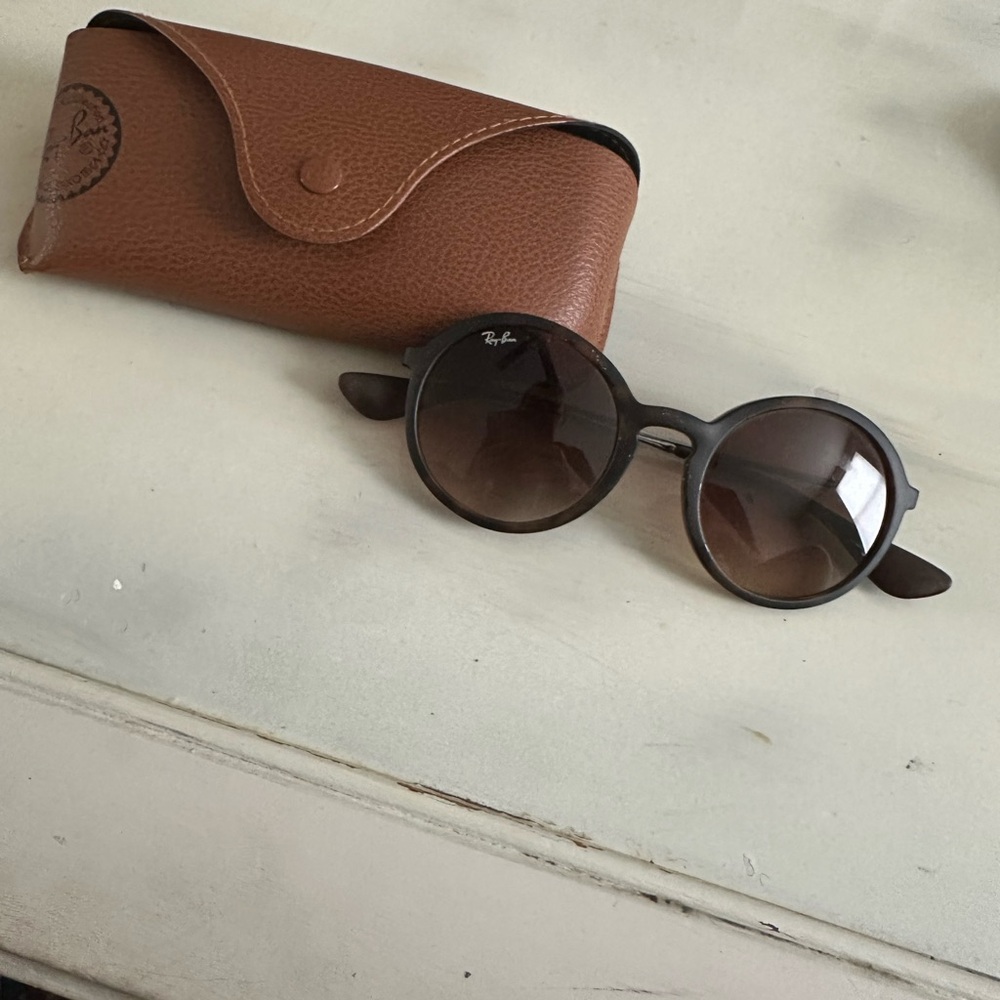 Ray-Ban Brown Round Sunglasses with Case